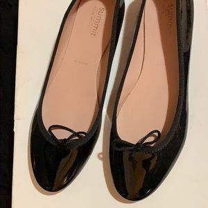 Summit by white mountain Black flat